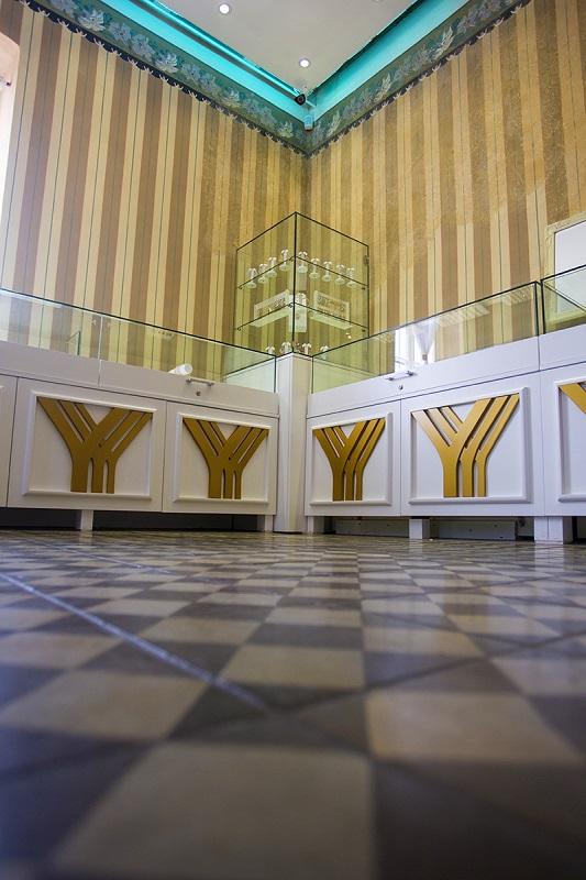 ריצפת החנות