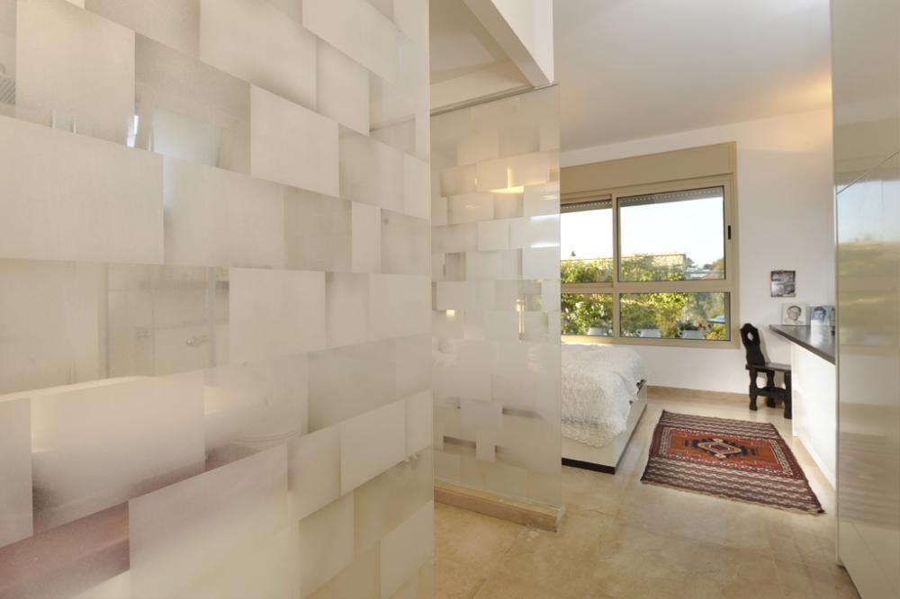 חלל הרחצה כחלק מחלל השינה