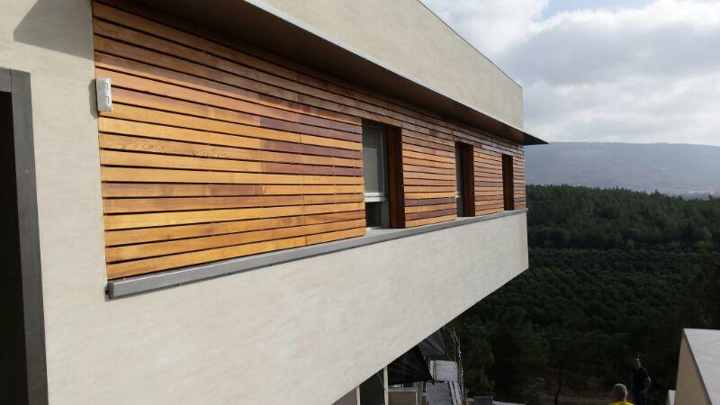 חיפוי קיר בעץ סידר