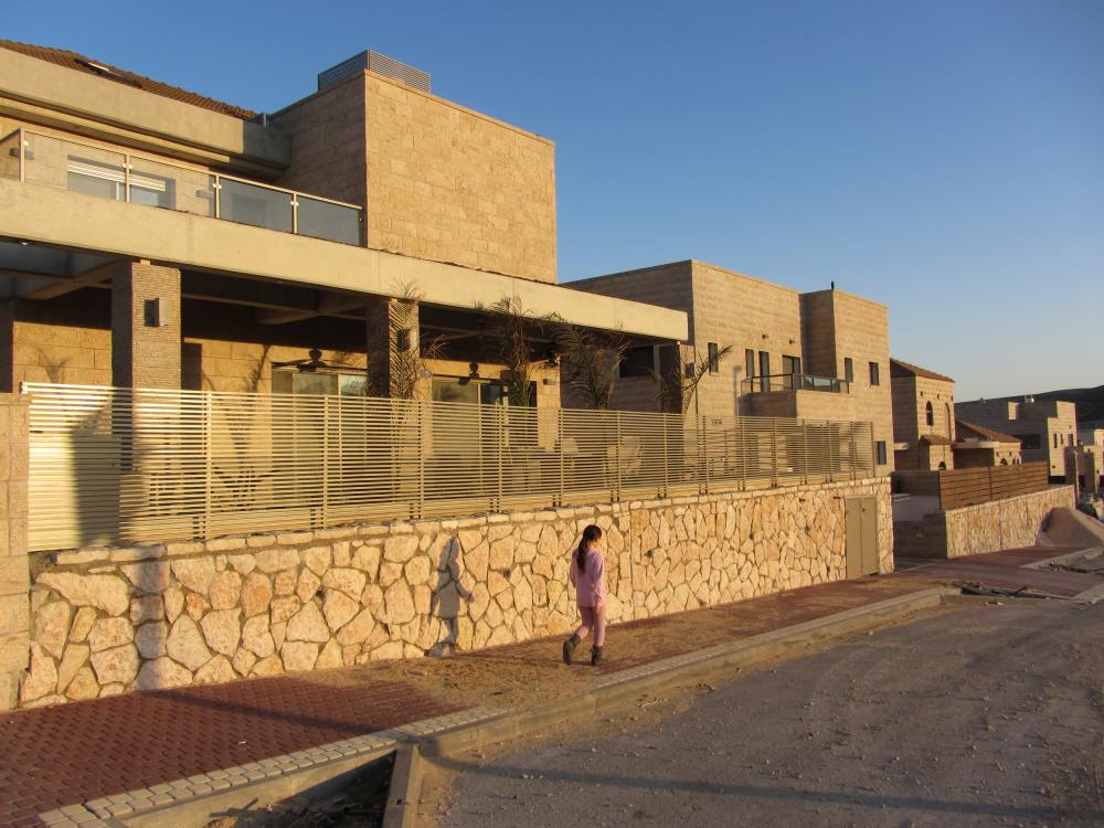 מבט לפנות ערב מהרחוב
