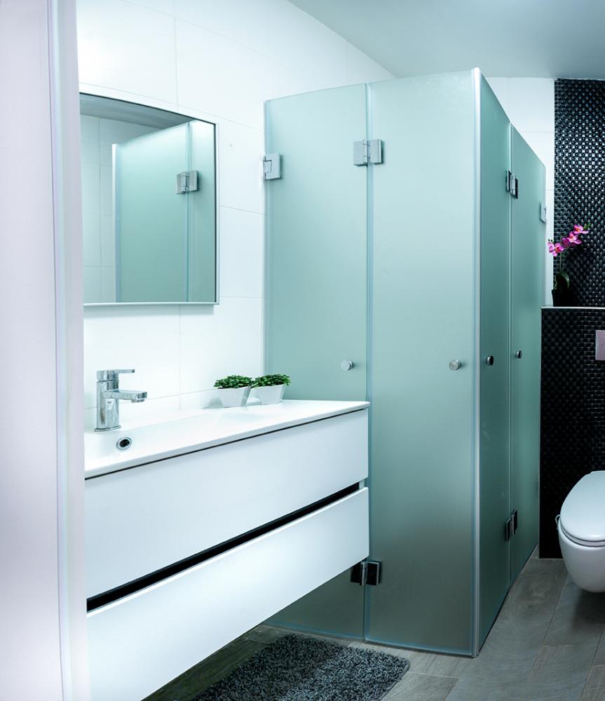 מבט אל חלל הרחצה