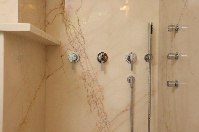 עיצוב מקלחת