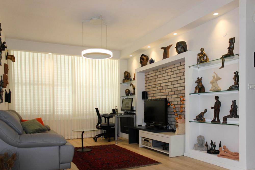 נישת התצוגה לפסלים בסלון