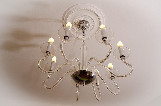 גוף התאורה בקבלה