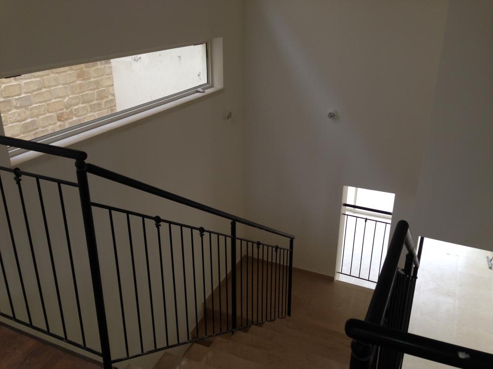 מעלה המדרגות.