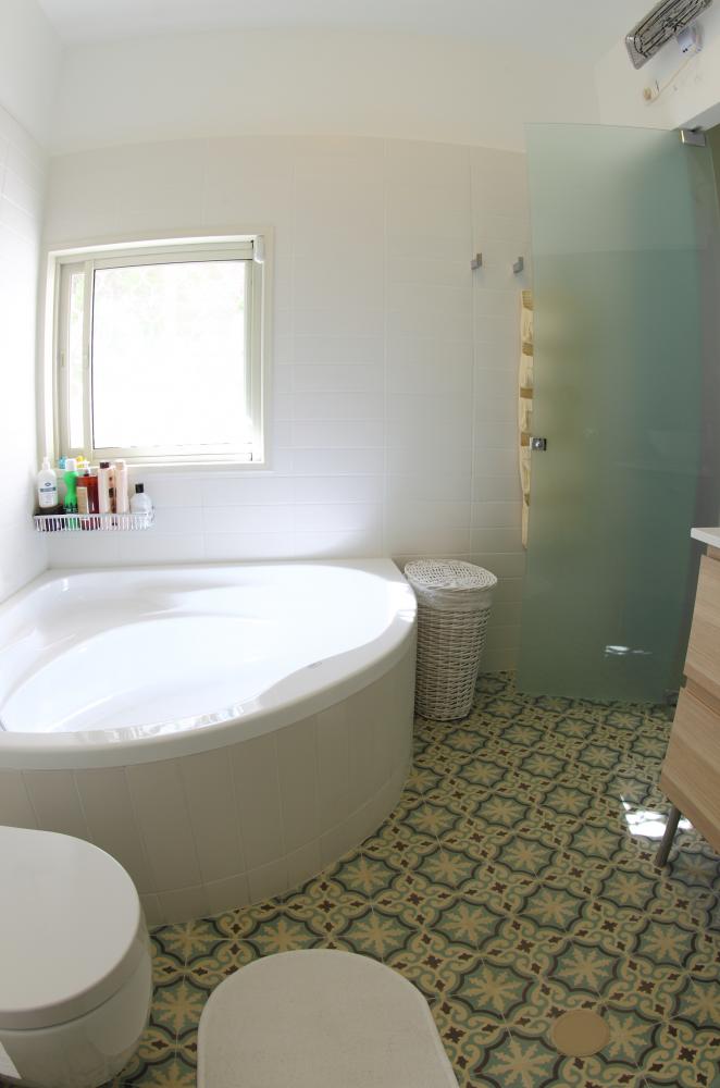 אמבטיה משפחתית