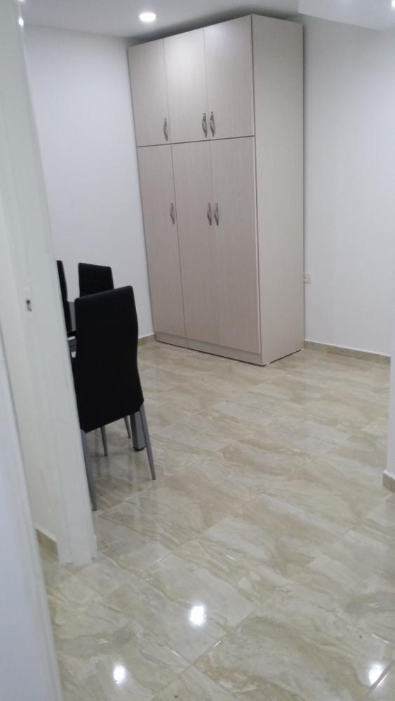 מבט אל הסלון