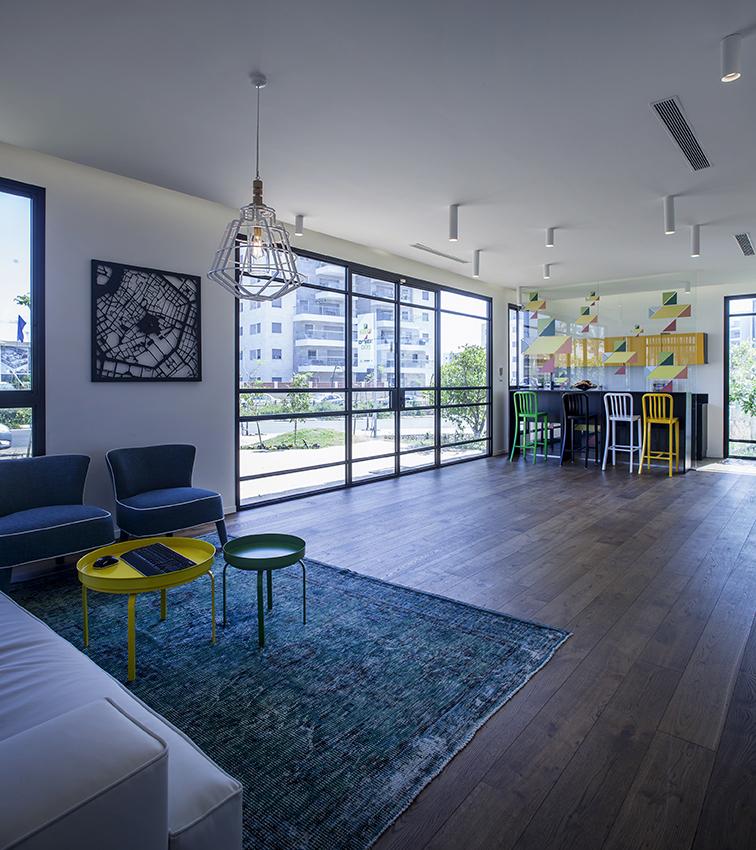 משרד מכירות חברת אזורים