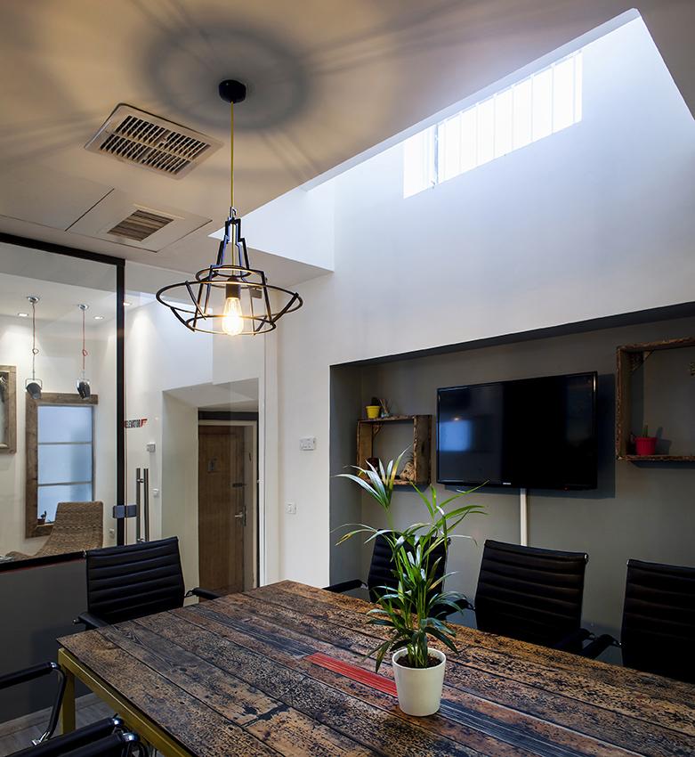 משרדי חברת אלבייטור ונצ'רס