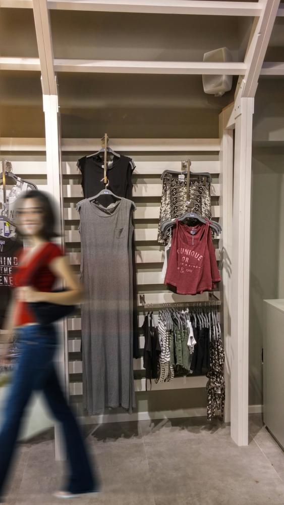 תליית קוצים ישירות על הקורות