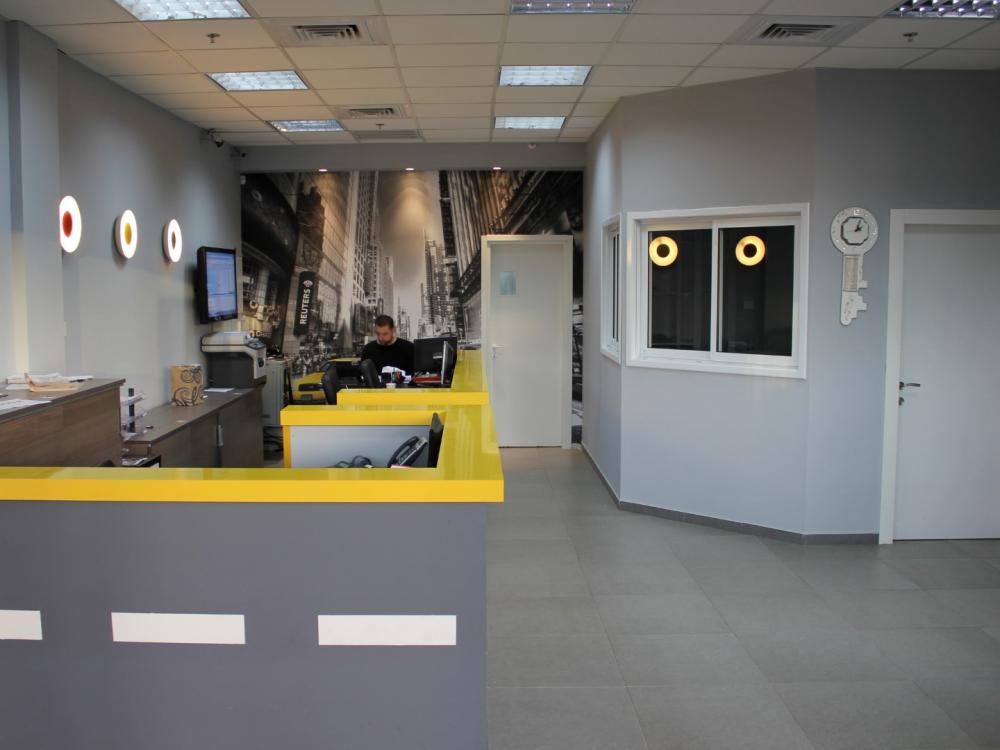 עיצוב משרדים למצברים, מבט מהכניסה