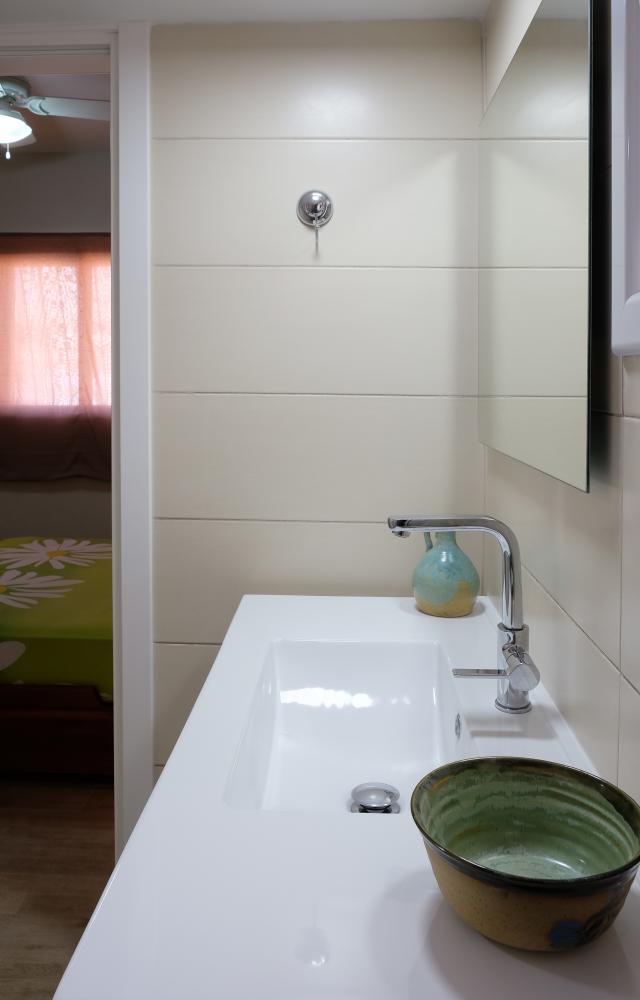 חדר רחצה יחידת הורים