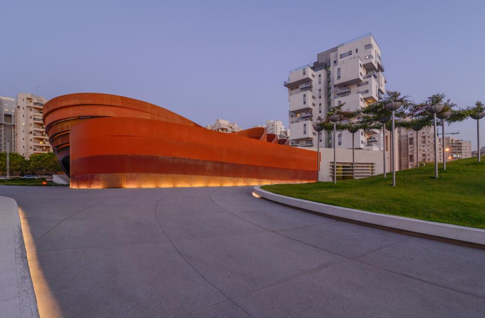 המוזיאון מהצד