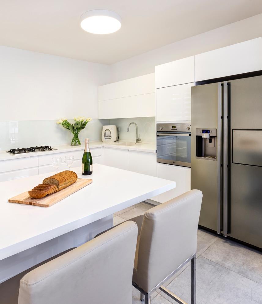 מטבח מודרני עיצוב: מיכל אבימור