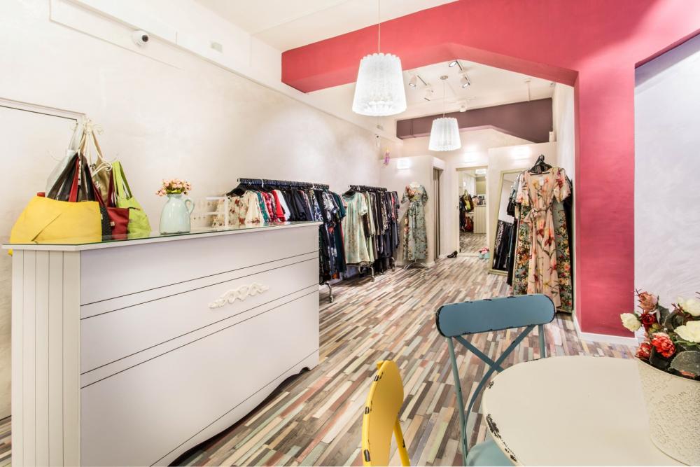 קורות צבעוניות וריהוט תואם