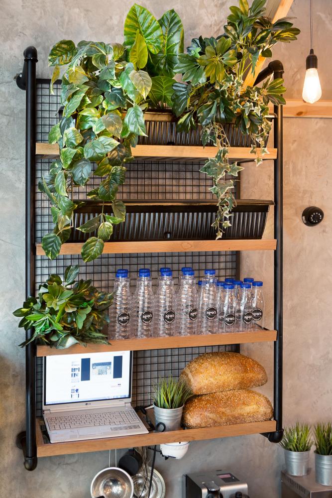 מדפי עץ קונסטרוקציה צינורות אינסטלציה ברזל שחור