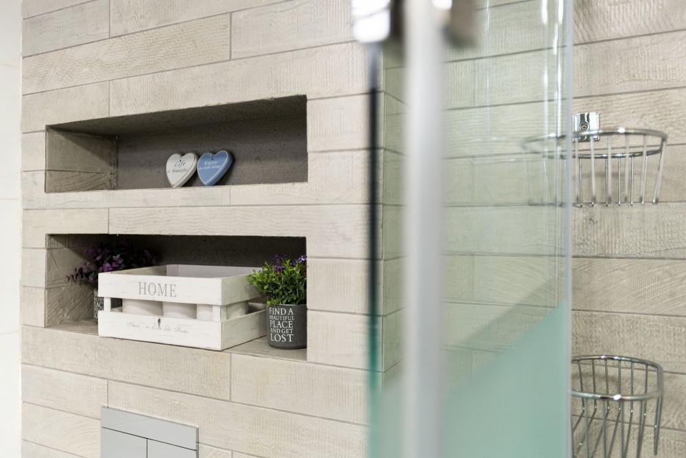 נישה מעל האסלה