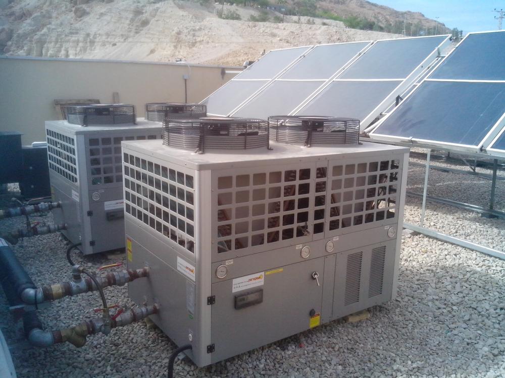 מים חמים ע"י קולטי שמש ומשאבות חום