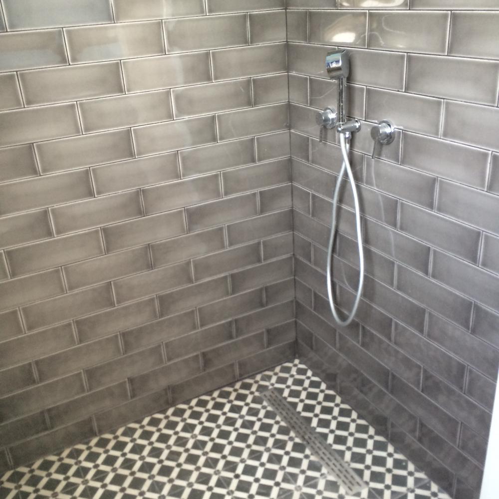 חיפויי מקלחת ,תעלת ניקוז