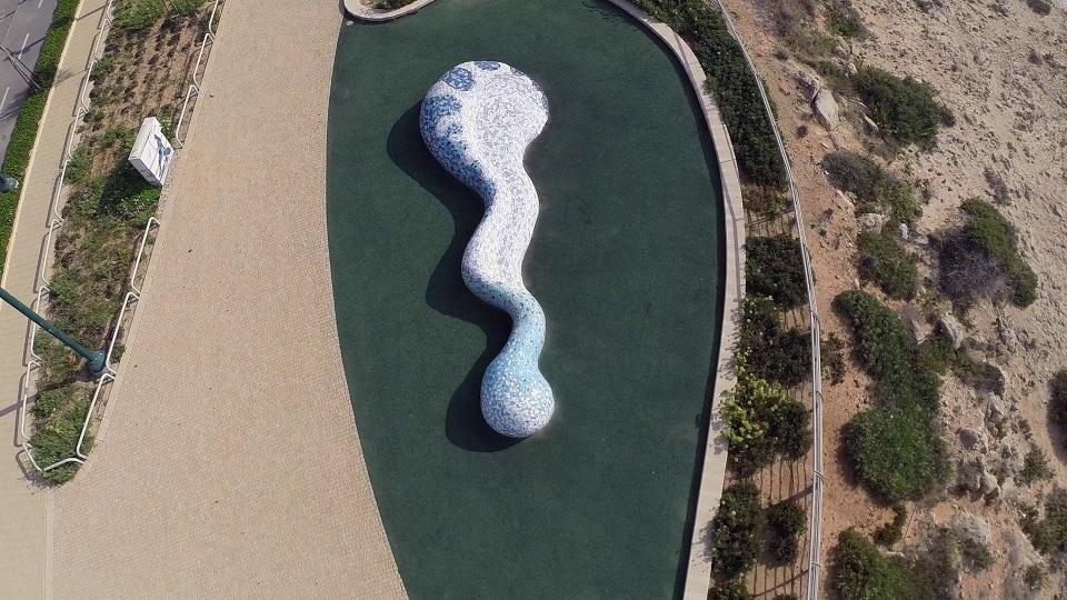 ספסלים מעוצבים בטיילת נתניה