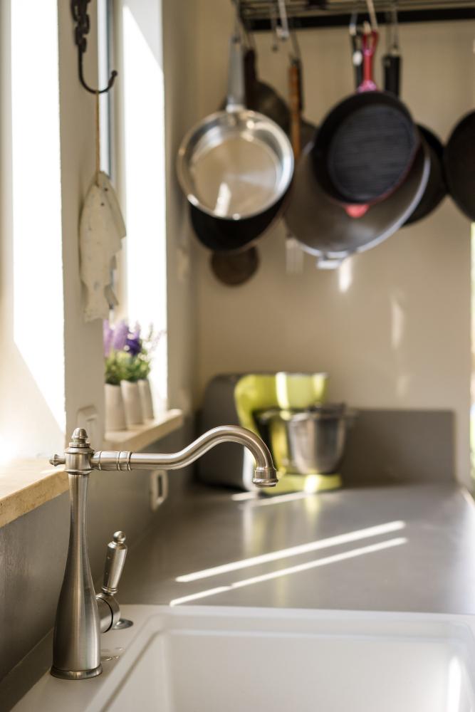 מבט אל החלון