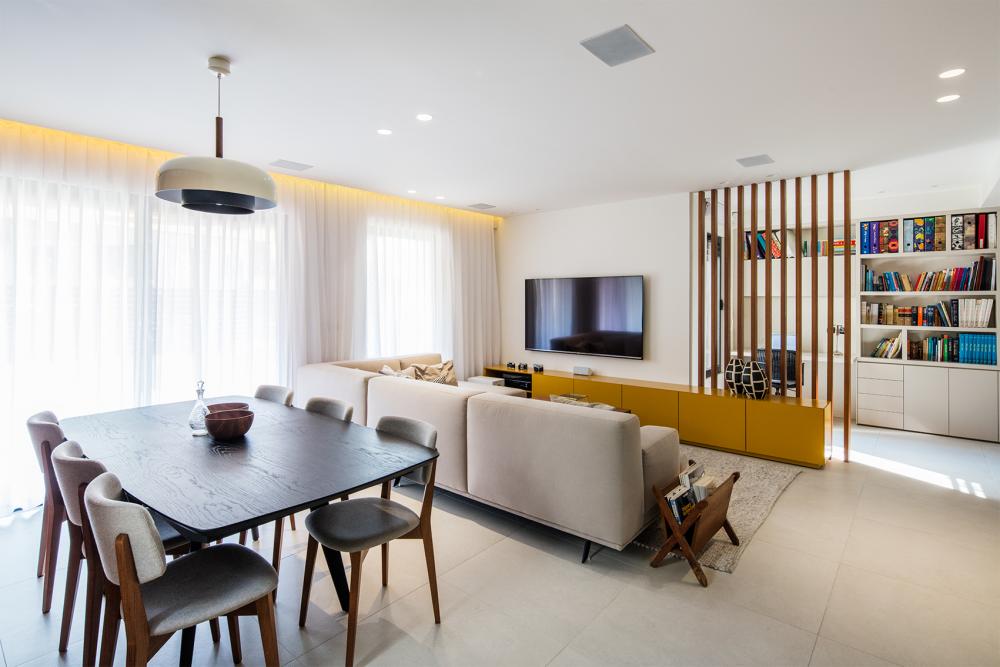 מבט לסלון+פינת אוכל