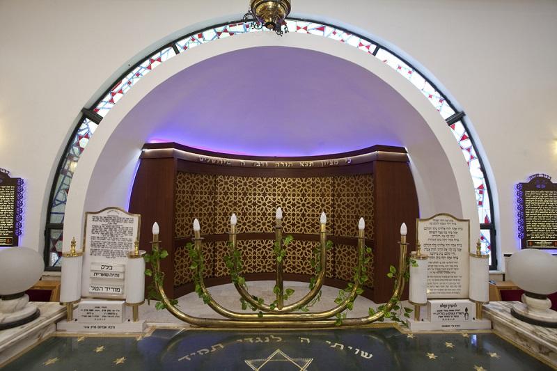 היכל הקודש + הארון