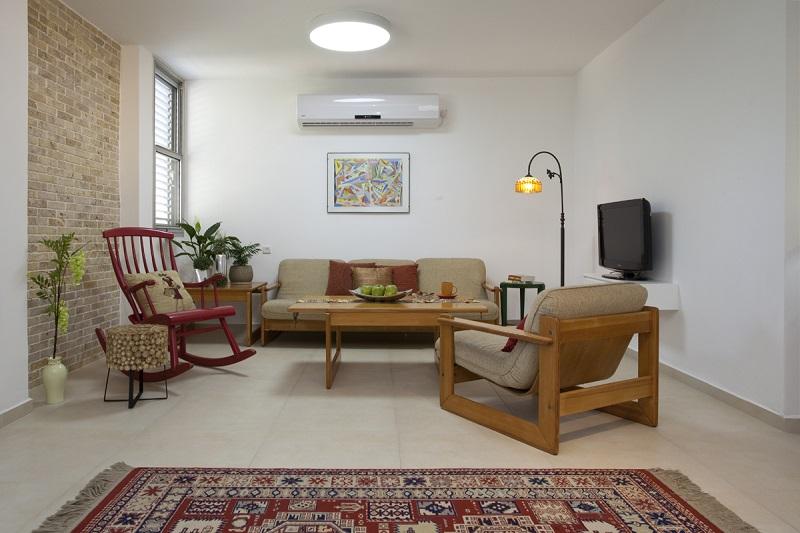 מבט אל הסלון