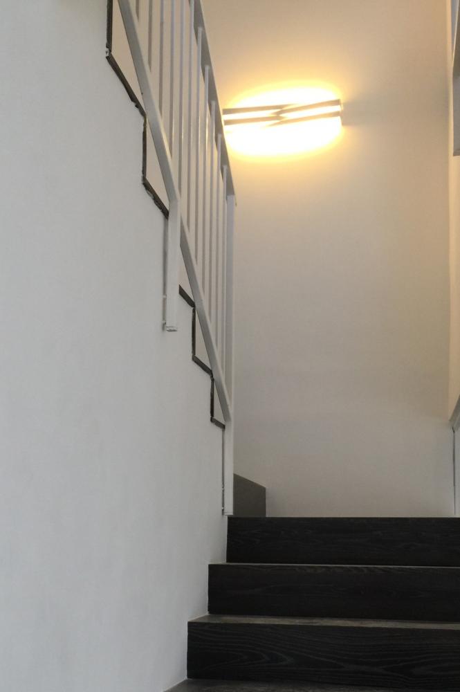 תאורה בחלל מדרגות פנים