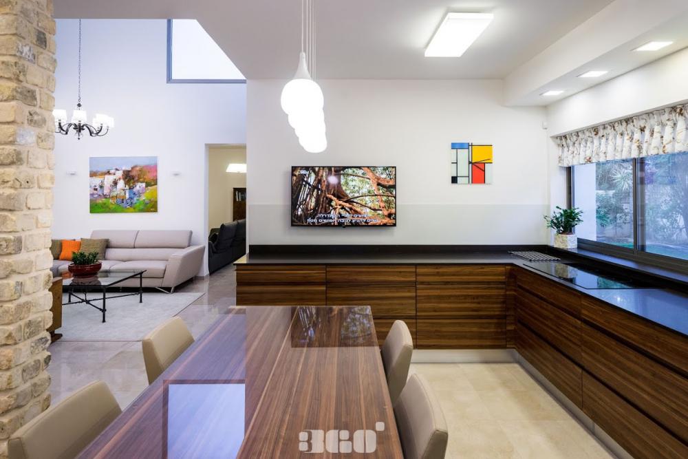 מבט מתוך המטבח