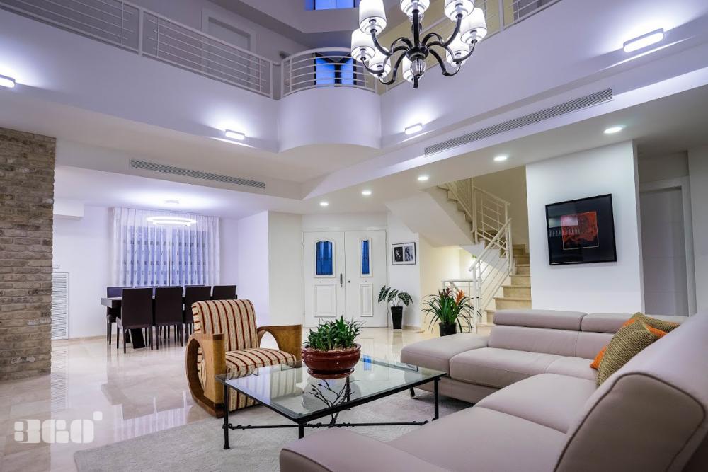 מבט אל הכניסה