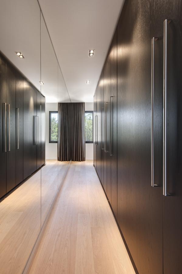 חדר ארונות.