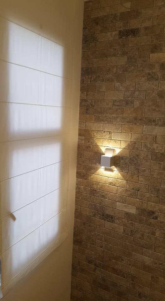 קיר בעליית המדרגות