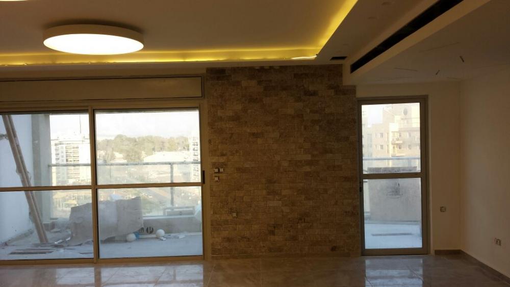 תהליך-קיר בסלון