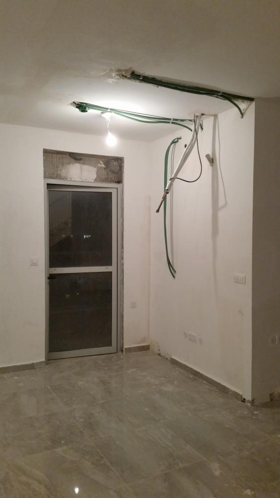 קיר סלון-לפני