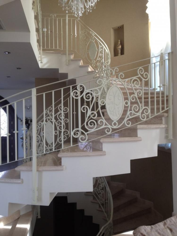 מדרגות אבן טבעית