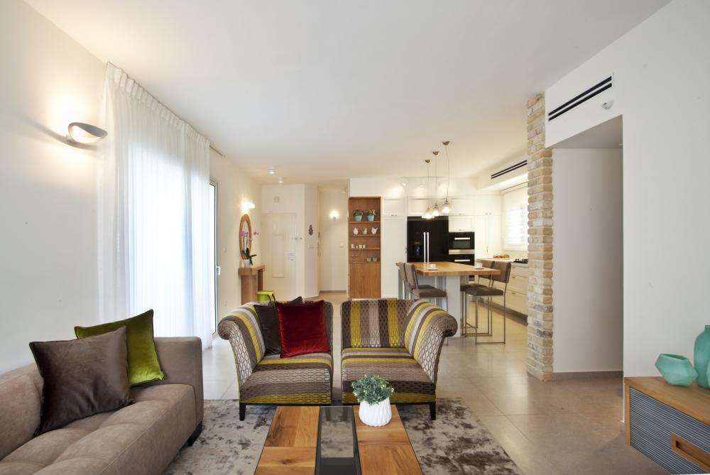 מבט סלון מטבח