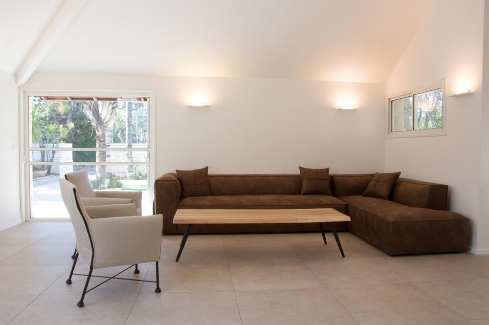 מבט אל הסלון