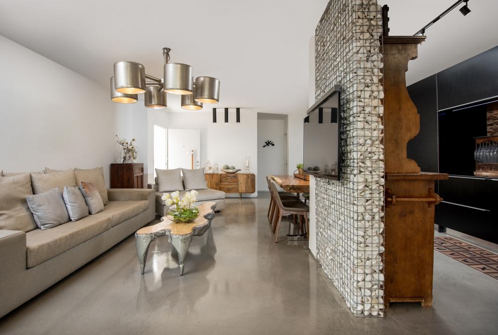 מבט אל קיר חלוקי נחל