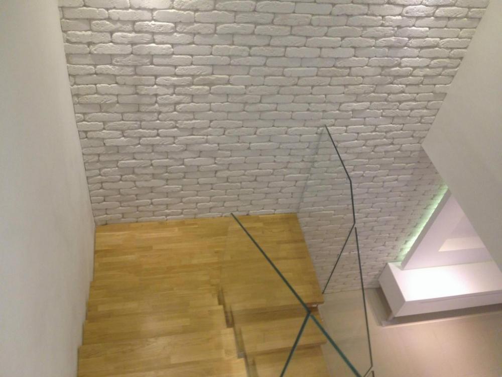 שילוב של בריק ועץ