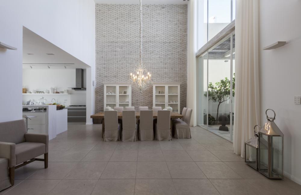 מבט על פינת אוכל