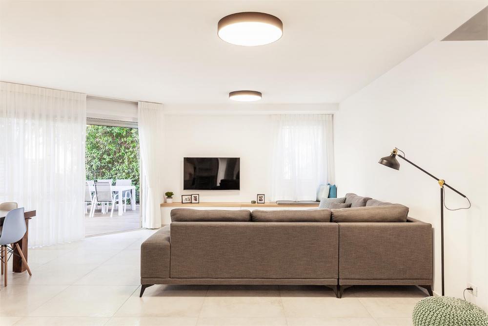 מבט מהכניסה לסלון