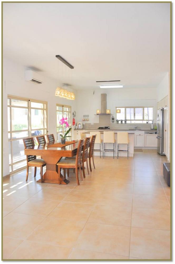 מבט מהכניסה