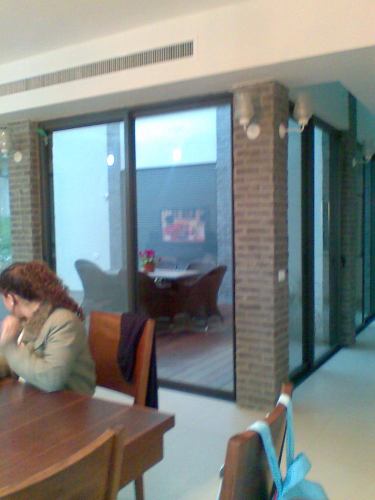 מבט  מפינת האוכל