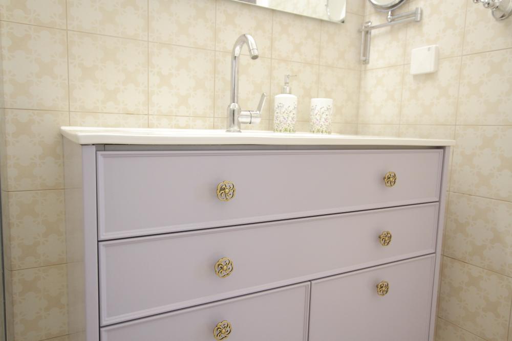 ארון בחדר רחצה הורים