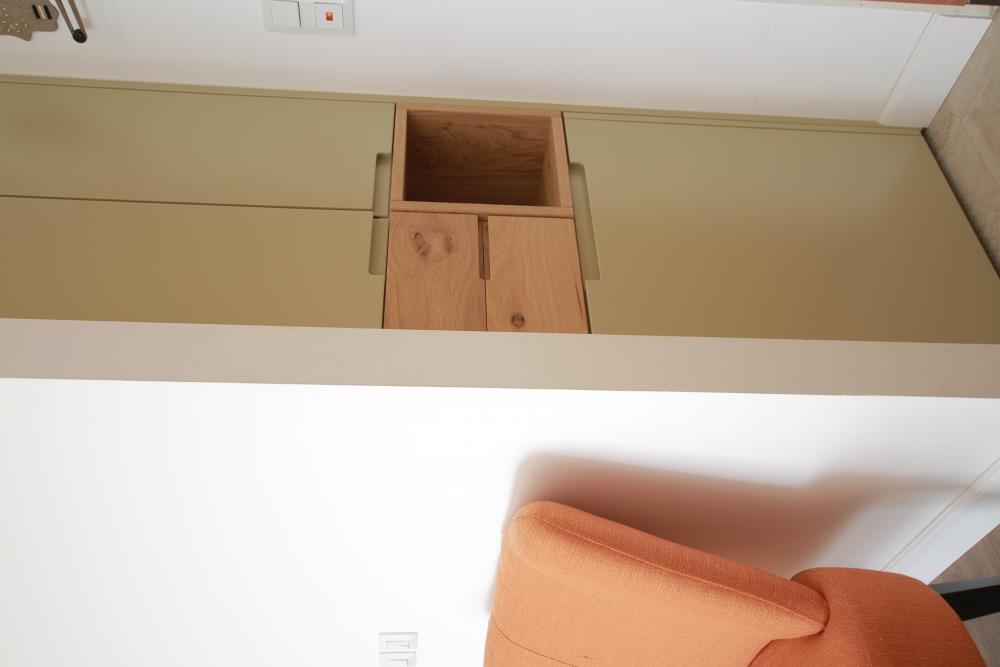 ארון בגדים בכניסה לבית