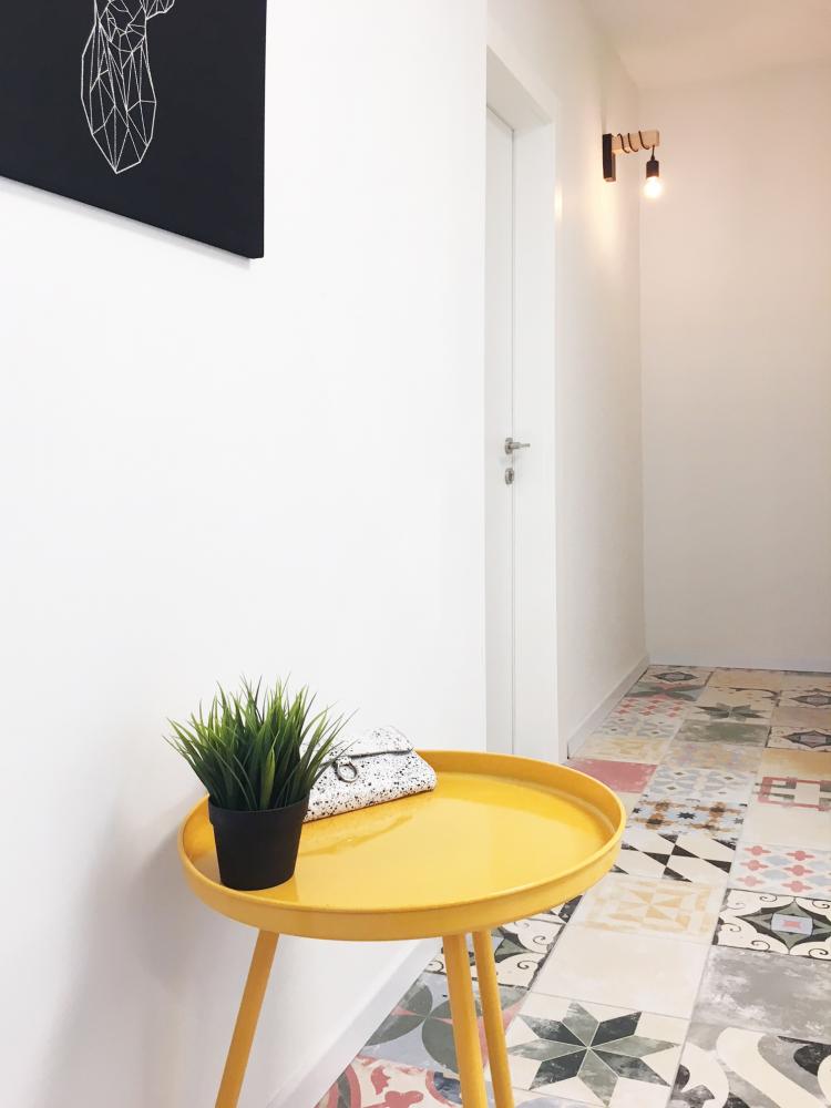 מבט לכניסה לדירה