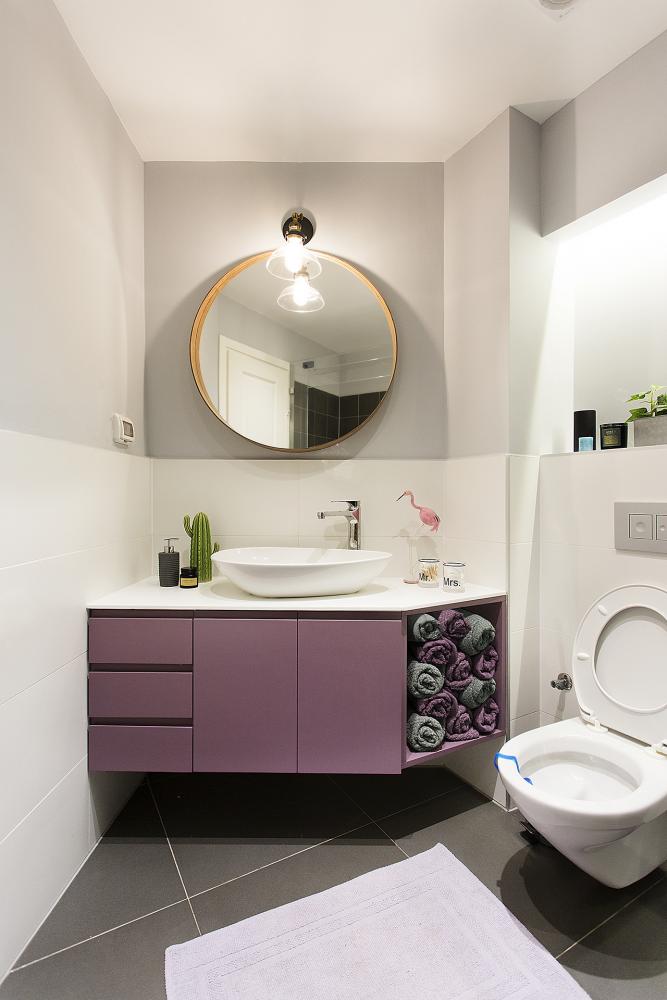 עיצוב דירת קבלן חלל רחצה ארון סגול