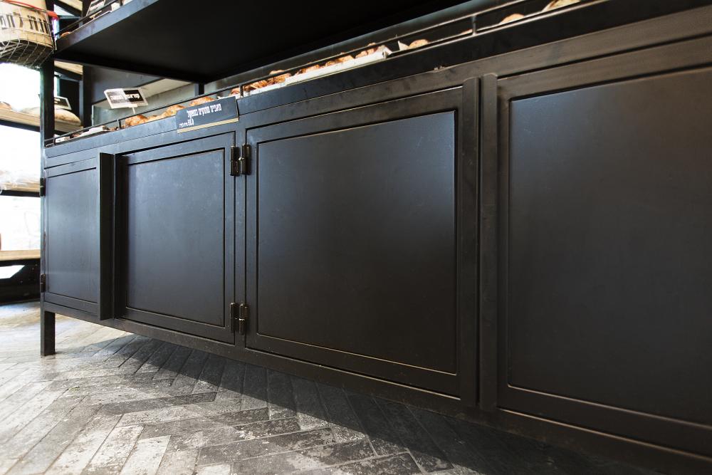 עיצוב תחנת לחם ארון ברזל