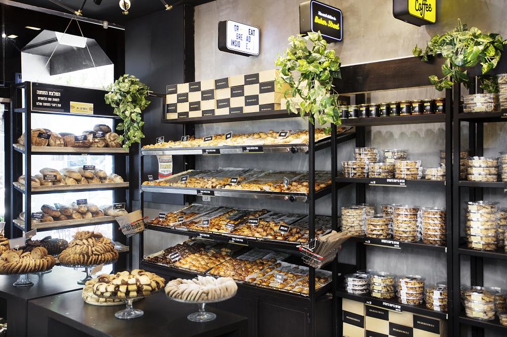 עיצוב תחנת לחם מדפים ושילוט